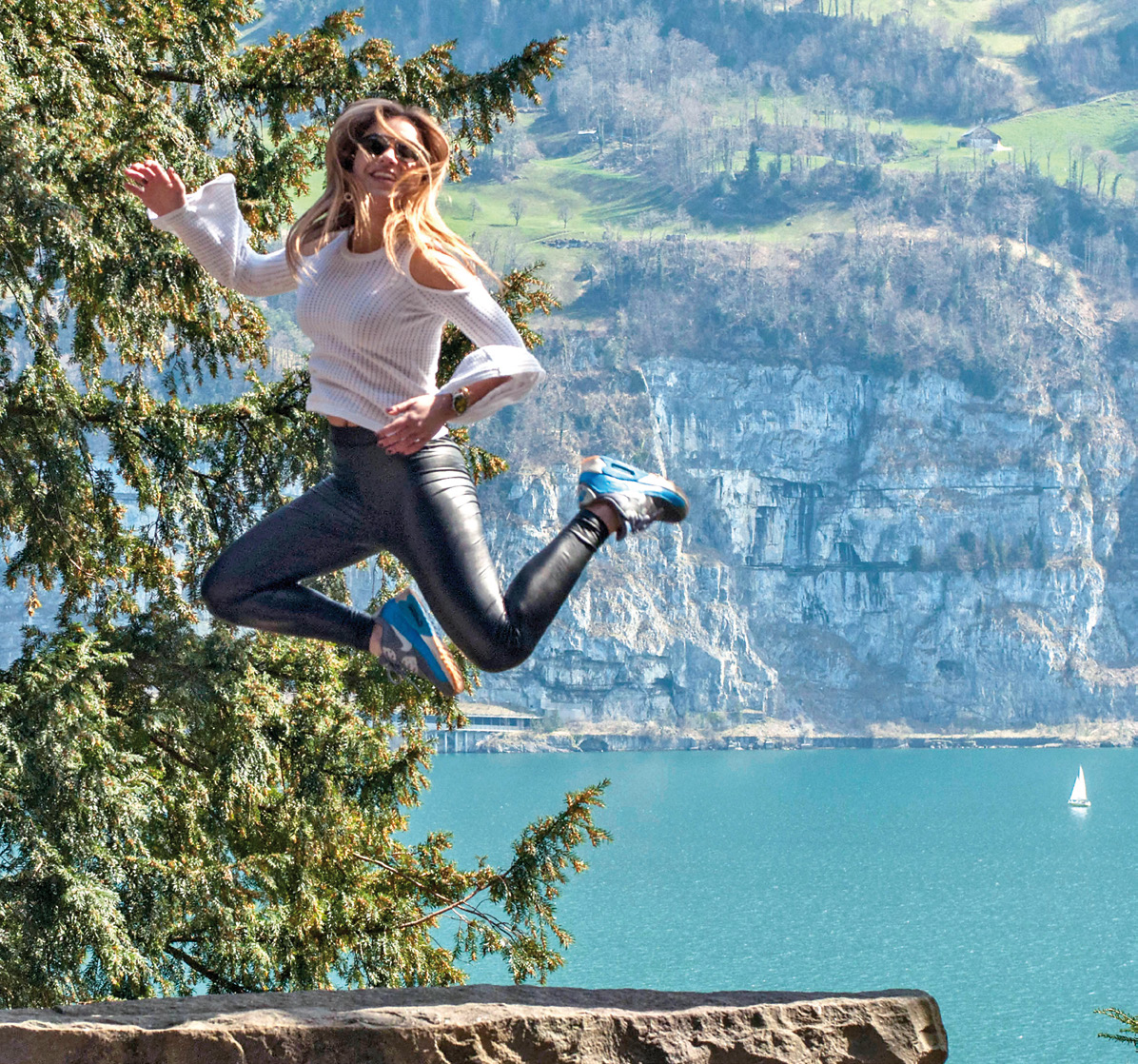 Campers jumping from a jetty into Lake Lucerne